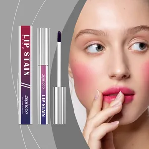 Dettaglio della tinta labbra opaca rosa Zephoco con applicatore e confezione