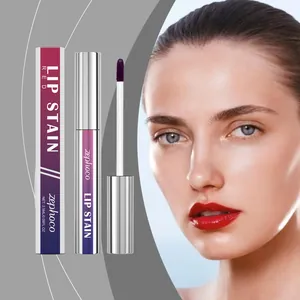 Zephoco roter matter Lippenstift mit Verpackung und Ergebnis am Schönheitsmodell
