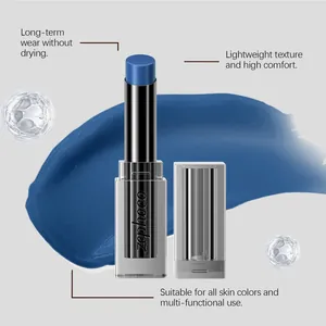 Nahaufnahme von blauem farbwechselndem Lippenstift mit glatter Texturprobe
