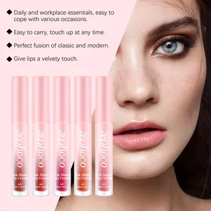 Makro-Detail des Zephoco Ink-Matte Lippencreme-Sets mit professionellem Model-Makeup