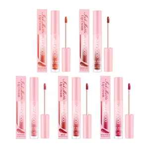 Set de crema labial mate Zephoco con cinco tonos, caja y aplicador sobre fondo blanco.