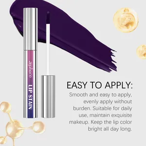 Primo piano del rossetto viola opaco ZEPHOCO con applicatore e consistenza levigata