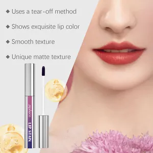 Vista dettagliata della tinta labbra opaca ZEPHOCO con effetto texture e resa sulle labbra