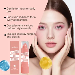 Primer plano de lápiz labial rosa mate Zephoco con modelo mostrando colores vibrantes