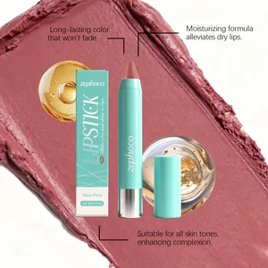 Vista dettagliata del rossetto idratante Zephoco Rose Petal con campione di consistenza.