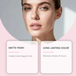 Detailansicht von mattem nudefarbenem Lippenstift auf Lippen mit langanhaltender Farbe.