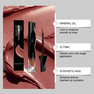 Detail van matte hydraterende lipgloss met roodbruine textuur en ingrediëntenlijst