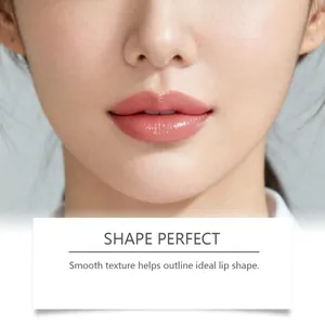 Hydraterende lipgloss en lipliner voor een perfect gevormde en glanzende glimlach