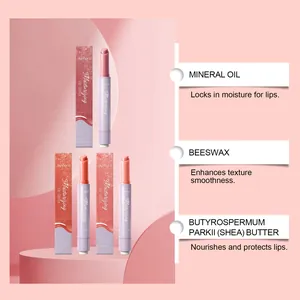 Detail des feuchtigkeitsspendenden Lipgloss mit Inhaltsstoffen wie Sheabutter und Bienenwachs.