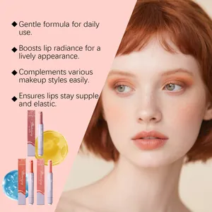 Detail des feuchtigkeitsspendenden Lipglosses von Zephoco mit Modell und Glanzproben