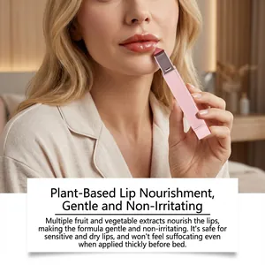 Balsamo labbra volumizzante e idratante tonalità rosa marrone applicato sulle labbra