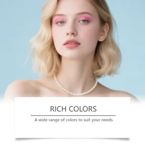 Nahaufnahme eines Models mit zephoco pfirsichrosa mattem Lipgloss für sattes Farbergebnis