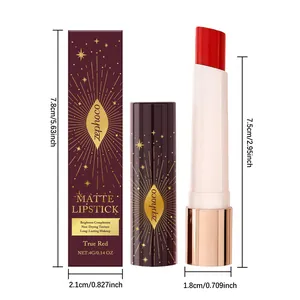 Detaillierte Maße des matten Lippenstifts Zephoco in True Red mit Sternennacht-Verpackung.
