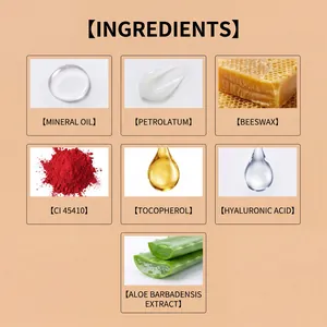 Detalle que muestra ingredientes naturales del labial como cera de abeja y aloe vera