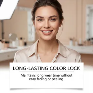 Detaillierte Ansicht von mattem nude-orangem Lipgloss mit langanhaltendem Farbeffekt