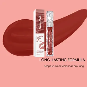 Detalle del brillo de labios perlado zephoco en color Wine Red con fórmula de larga duración