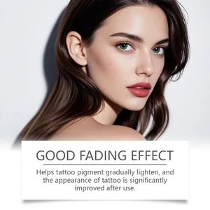 Detailweergave van tattoo-vervagend effect met warme lichaamsconcealer voor huid