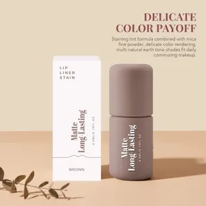 Matter, langlebiger Lippenkonturenstift in Braun mit schlichter Produktverpackung.