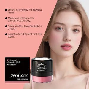 Dettaglio del fard in polvere zephoco Peach Pink e confezione con modella.