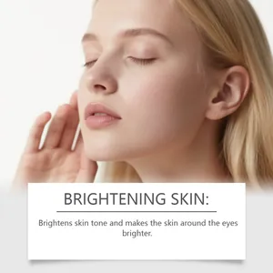 Primer plano profesional de piel suave que muestra los efectos iluminadores de la mascarilla.