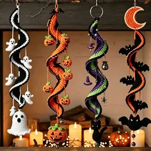 Handgemachte Halloween Häkel-Spiral-Deko mit Geistern, Kürbissen und Fledermäusen
