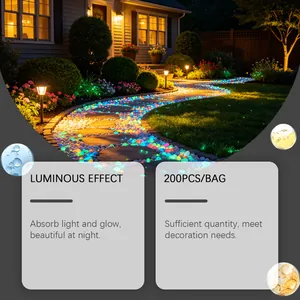 Lichtgevende kleurrijke kiezelstenen voor romantische tuinpaddecoratie 's nachts