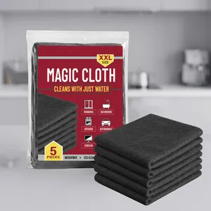Detailopname van een set van 5 grijze pluisvrije microvezel multifunctionele schoonmaakdoeken