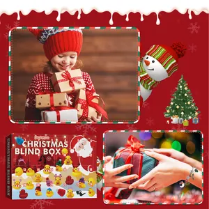 Vue détaillée du calendrier de l'Avent canards de Noël avec 24 surprises festives.