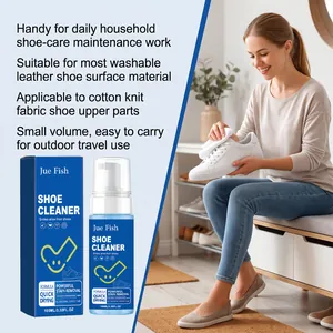 Détail du nettoyant pour chaussures blanches utilisé sur des chaussures en cuir.
