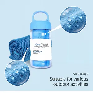Kühlendes Handtuch in Himmelblau mit Trinkflasche für Sport und Outdoor-Aktivitäten