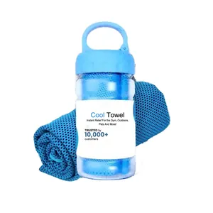 Himmelblaues Kühltuch in tragbarer Flasche für Fitness und Outdoor-Sport.