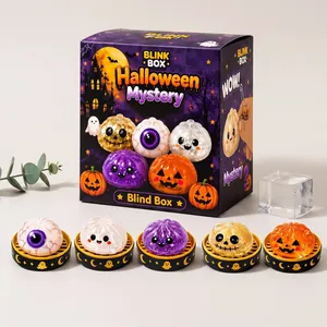 Macro dei giocattoli squishy a tema Halloween con confezione blind box