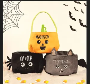 Set di tre borse di Halloween in peluche con simpatici motivi a zucca, ragno e pipistrello.