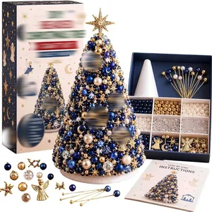 Kit créatif de sapin de Noël en perles DIY avec perles dorées et manuel inclus.