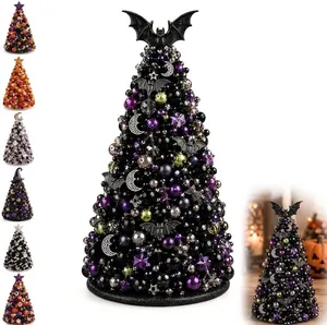 Détails d'un sapin de Noël en perles DIY avec ornements de chauve-souris gothiques
