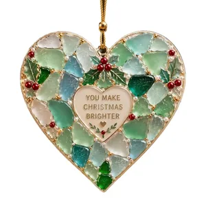 Decorazione natalizia a cuore in vetro marino con agrifoglio e bacche