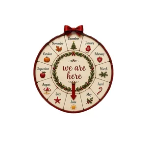 Gros plan d'une roue des mois décorative de Noël avec indicateur fléché rouge