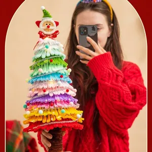 Grande albero di Natale fai-da-te arcobaleno con calde luci LED integrate