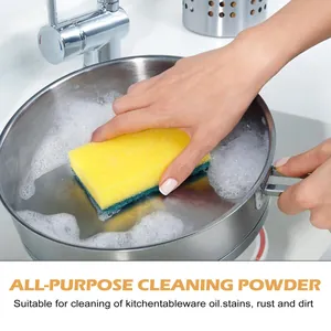 Poudre de nettoyage universelle éliminant graisse et rouille d'une casserole en inox moussé.