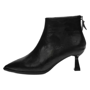 Elegante schwarze Stiefeletten mit spitzer Kappe, schmalem Absatz und Reißverschluss