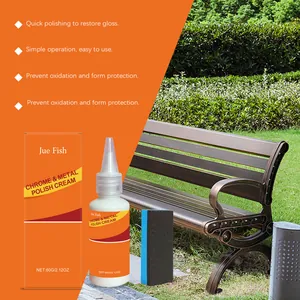 Jue Fish Chrom- und Metallpoliercreme-Set mit Schwamm vor einem Parkbank-Hintergrund