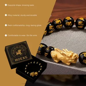 Detailansicht des HOEXE Pixiu-Armbands mit vergoldeten Perlen und Premium-Geschenkbox