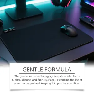 Primer plano de una alfombrilla de ratón gaming limpia con fórmula de limpieza suave