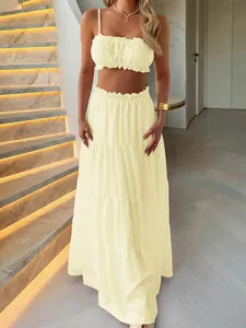 Élégant ensemble de vacances d'été jaune deux pièces pour femme avec crop top et jupe maxi