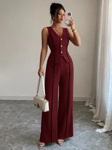 Elegante completo bordeaux due pezzi con gilet senza maniche e pantaloni larghi