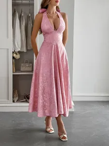 Robe longue dos nu rose en jacquard de style français avec col en V profond et taille cintrée