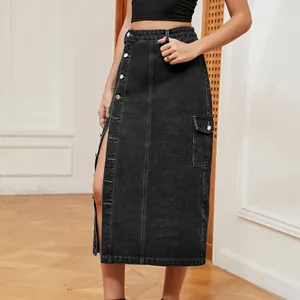 Detail of a black high-waisted denim cargo skirt with buttons and a high side slit
