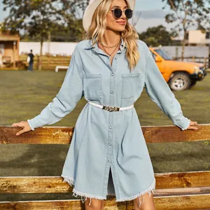 Vestido camisero retro de mezclilla lavada con manga larga y dobladillo deshilachado