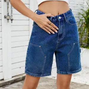 Vista detallada de bermudas vaqueras de cintura alta para mujer con bolsillos útiles