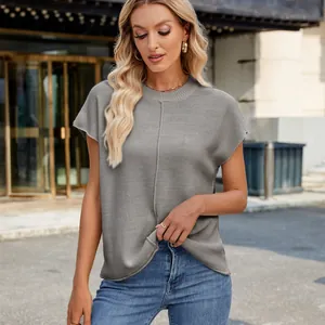 Eleganter grauer kurzärmeliger Strickpullover für Damen, ideal für den Freizeitlook im Freien